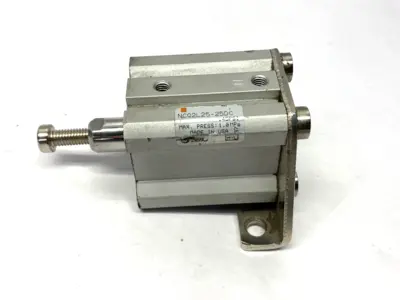 USED SMC COMPACT PNEUMATIC CYLINDER 25MM BORE 25MM STROKE MISSING MOUNT