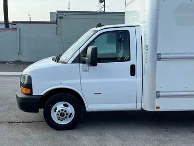 Used 2019 GMC SAVANA CUTAWAY Box trucks Florida US | Truck and Van Outlet #1509156