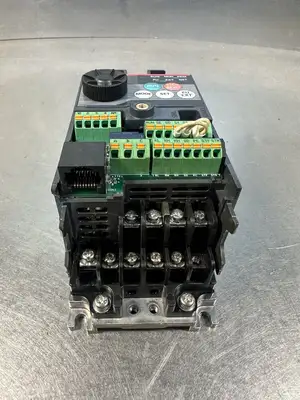 MITSUBISHI FR-D720-014-NA INVERTER 2.3A 3PH 200-240VAC 50/60HZ -(BIN-1.5.1)