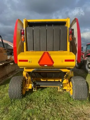 New | in-Stock 2025 NEW HOLLAND ROLL-BELT 450 Square Balers Maine US | Beauregard Equipment #1511372