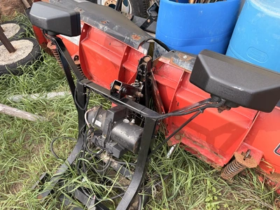 Used WESTERN UNIMOUNT 8'6" V-PLOW WITH MOUNTING BRACKETS Plow Blades Michigan US | Miedema Asset Management Group #1424733