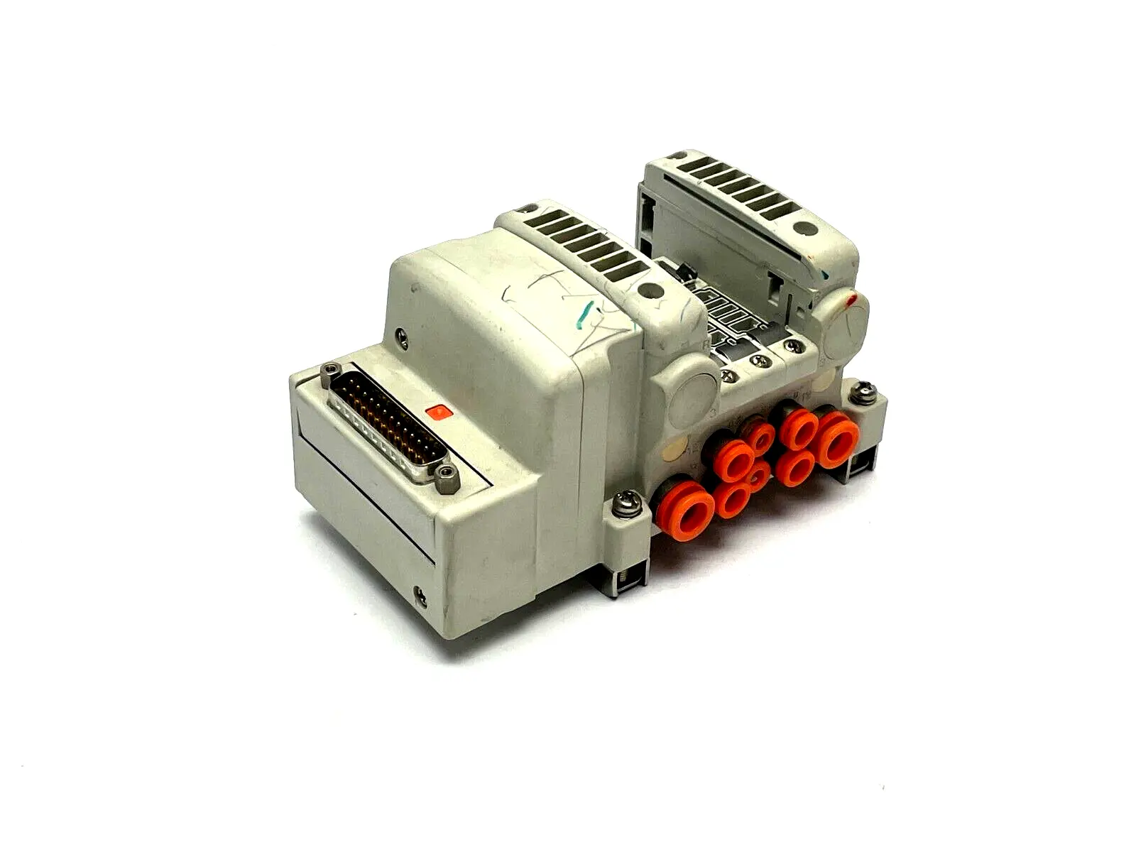 SMC VV5QC11-03N7FD0-D0S Plug In Manifold Base 3-Station w/ Din Rail Mount - Used