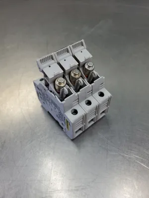 Cooper Bussmann CHCC (W15) 600V 30A 3-Pole Fuse Block w/Fuses 4B-35
