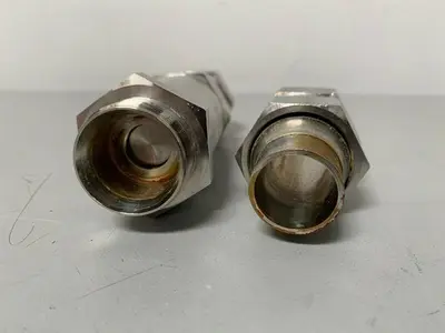 USED SWAGELOK SS-16C-1 STAINLESS STEEL CHECK VALVE 1 PSI W/ 1" COMPRESSION FITTINGS