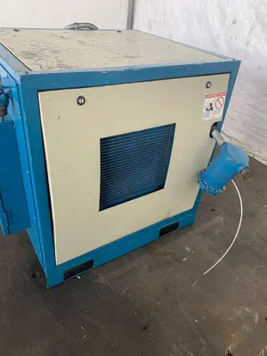 10 HP QUINCY ROTARY SCREW AIR COMPRESSOR. STOCK  # 0685124