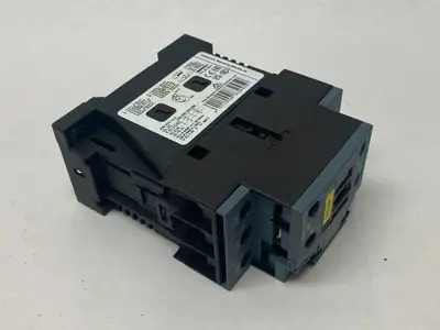 USED SIEMENS SIRIUS POWER CONTACTOR 3-POLE AC-3E/AC-3, 17A 7.5 KW 400V