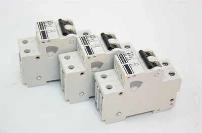 Altech Corp 2CU10 2DU6 2CU8 1GU6 1DU2 1DU3 1ZU05 Circuit Breaker Lot of 12 (8459