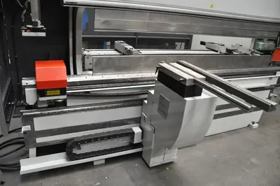 USED LVD PPEB TURBO EFL 220 TON X 3100 MM CNC