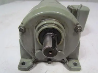 Fuji SSG202P20 Foot mount Gear motor .27HP 230-460V 75-90 Output RpM