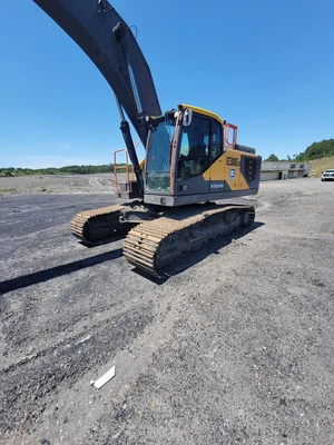 Used 2023 VOLVO EC300E LR Crawler Excavators Tennessee US | Moore Equipment #1517326