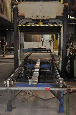 USED VALETTE PANEL PRESS 410 TON