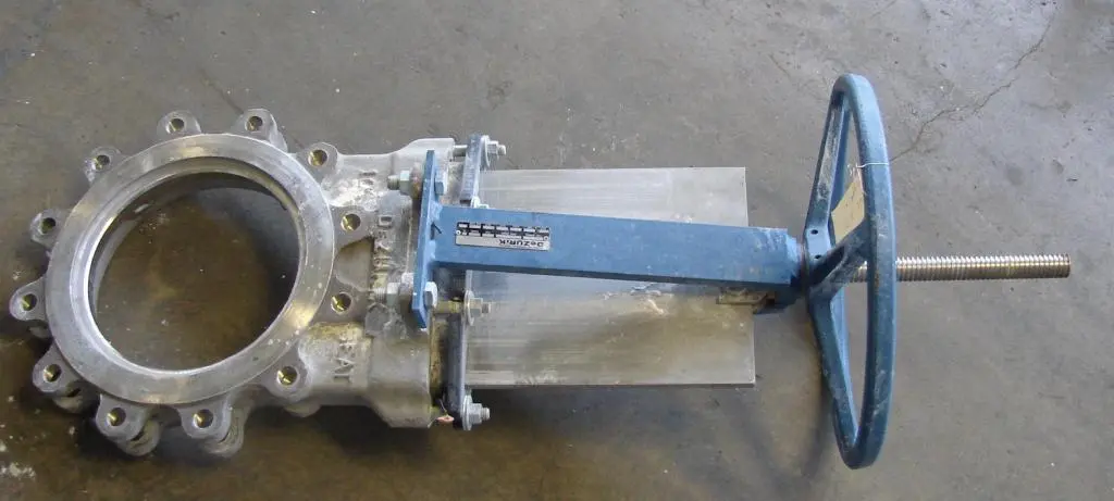 SPC4134  Valve 10" Dezurik gate valve, manual operation, 304 SS