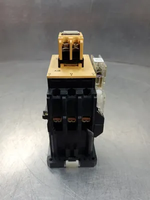 ALLEN BRADLEY 100-A38N*3 Ser C CONTACTOR, w/ 195-FA11. 4D-34