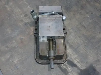 Kurt 6" Vise