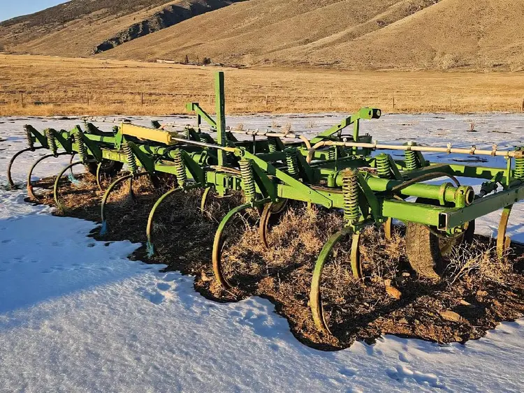 Used JOHN DEERE 1600 Plows Idaho US | Berry Machinery #910989
