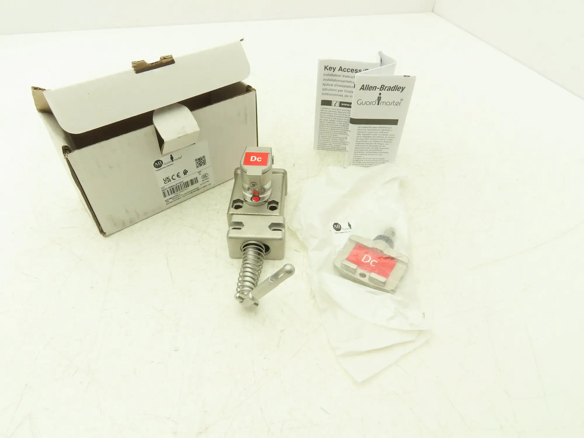 Allen Bradley 440T-MSALE10DC Guardmaster Trapped Key Interlock Switch With Key
