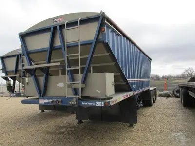 Used 2020 DOEPKER SUPER B GRAIN TRAILERS Grain Hopper Trailers Manitoba CA | Conquest Truck & Auto Sales #1421339