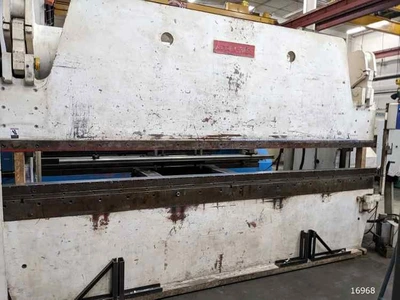 USED 1997 ACCURPRESS 717512