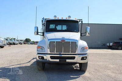 New | in-Stock 2027 PETERBILT 548 Hooklifts & Roll-Offs Texas US | Roll Off Truck World #1492004
