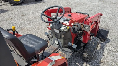 USED 2001 MASSEY FERGUSON 1233