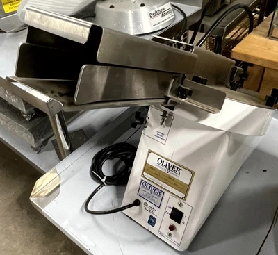 72-0418 Oliver 702-N Bagel and Bun Slicer