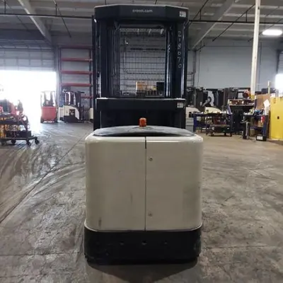 USED 2016 CROWN SP3510-30