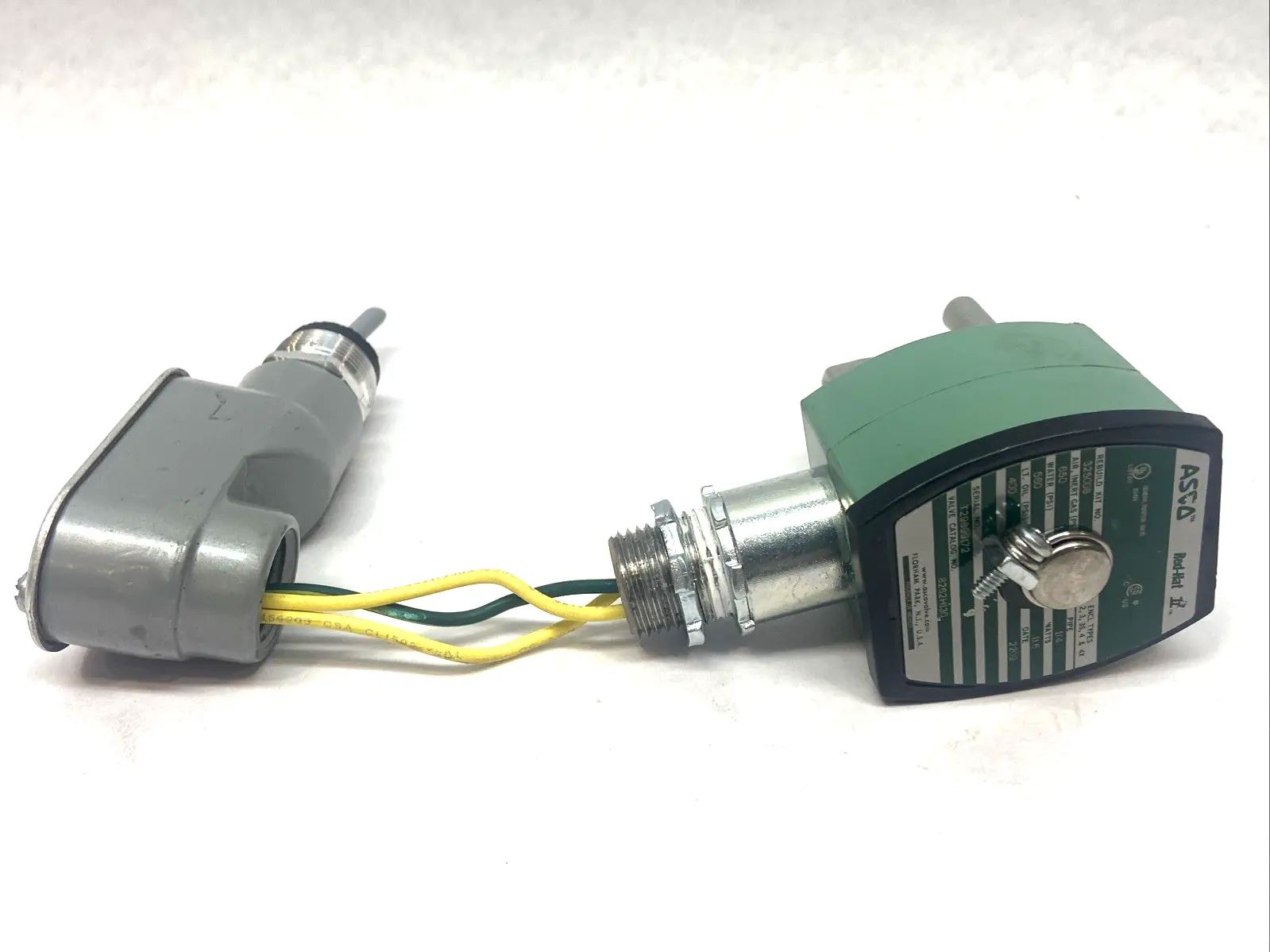 USED ASCO 1/4" 2-WAY SOLENOID VALVE W/ RED DOT CONDUIT FITTING