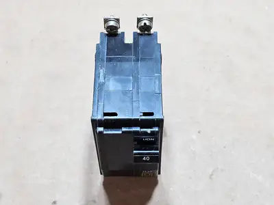 Used SQUARE D QOB240 Switchgears British Columbia CA | Lenmark #1438517
