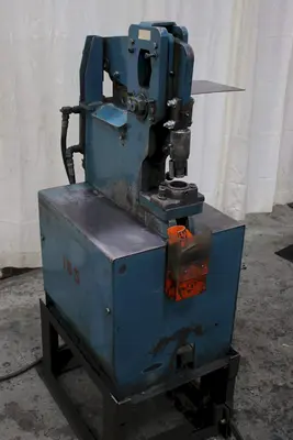 18 TON SCOTCHMAN MODEL 207 HYDRAULIC IRONWORKER