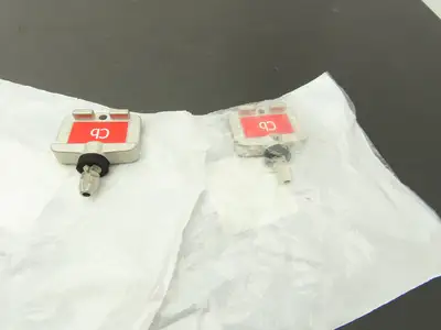 Allen Bradley 440T-AKEYE10CB Guardmaster Trapped Key Interlock Key Cb  Lot of 2