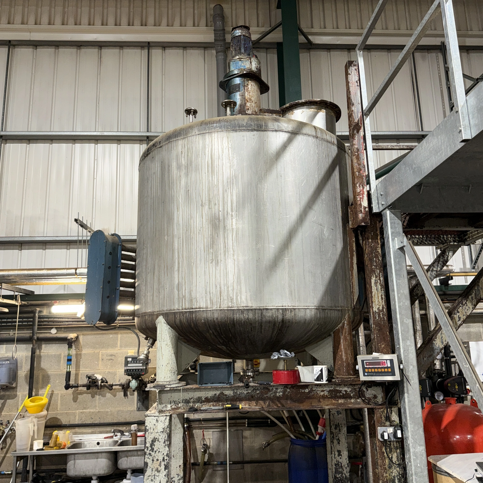 5200L S/s enc mix tank 4 kw