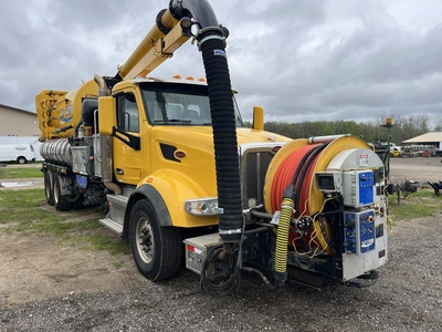 USED 2017 PETERBILT 567 6X4