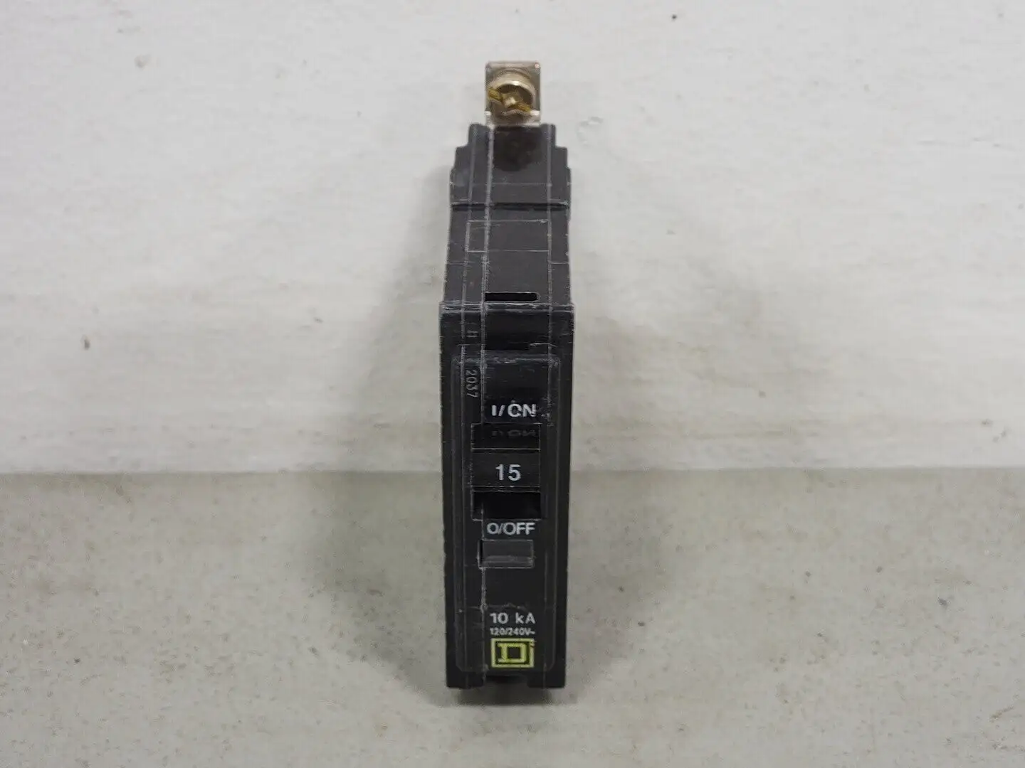 15 Amp, 1 Pole, 120/240 volts Circuit Breaker