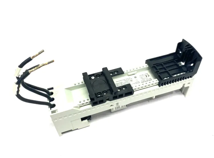 Used SIEMENS DEVICE ADAPTER S00/S0, 25A, FOR 60MM BUSBAR SYSTEM Bus Bars & Plugs | Maverick Industrial Sales #1108310