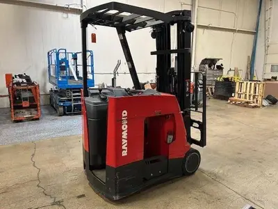 Used 2017 RAYMOND 425C30TT 3-Wheel Stand up Electric Counterbalance Forklifts Illinois US | Somerset Equipment Sales #1546181