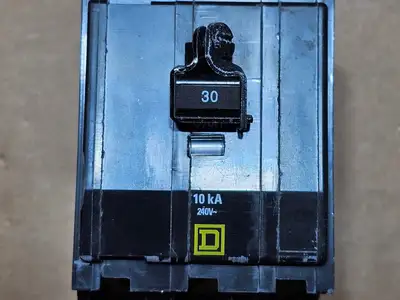 USED SQUARE D QOB330