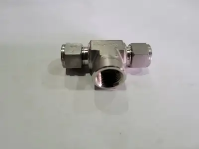 USED SWAGELOK SS-810-3-8TTF