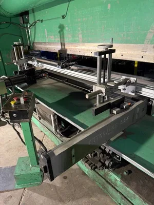 USED 1992 ACCURPRESS 717512