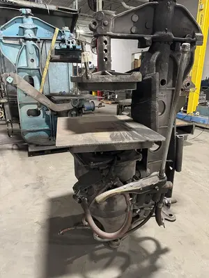 USED OSBORN 214 PJ, JOLT SQUEEZE MOLDING PRESS