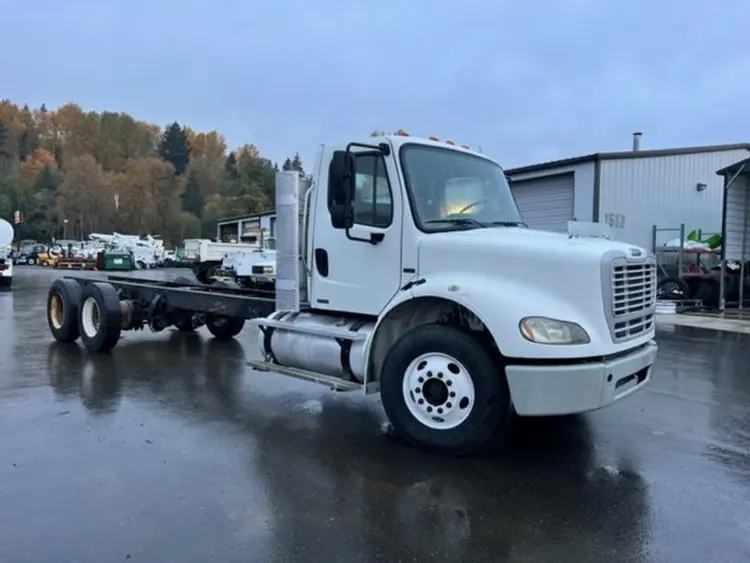 Used 2009 FREIGHTLINER BUSINESS CLASS M2112 Cab Chassis trucks Washington US | Puget Sound Truck Sales #1546526