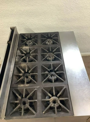 152-0078 Southbend 8-Burner P48D-BBBB Stove and Oven