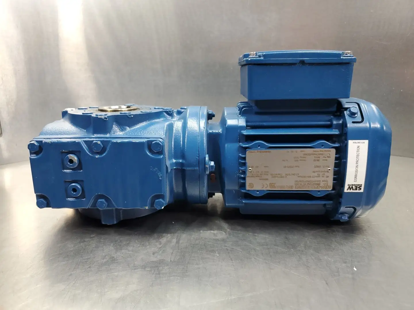 USED SEW-EURODRIVE SA47/TDRS71S4/DH 300-1800RPM .50HP 29.00RATIO GEAR MOTOR
