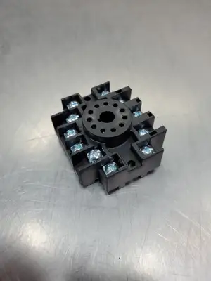 USED Macromatic 70170-D 11-Pin Relay Base, 300V, 10A.