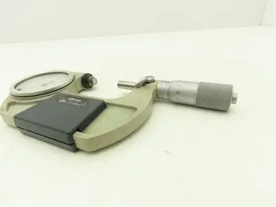 Mitutoyo 510-122 Indicating Micrometer 25-50mm Graduations .001mm Range +/- .060