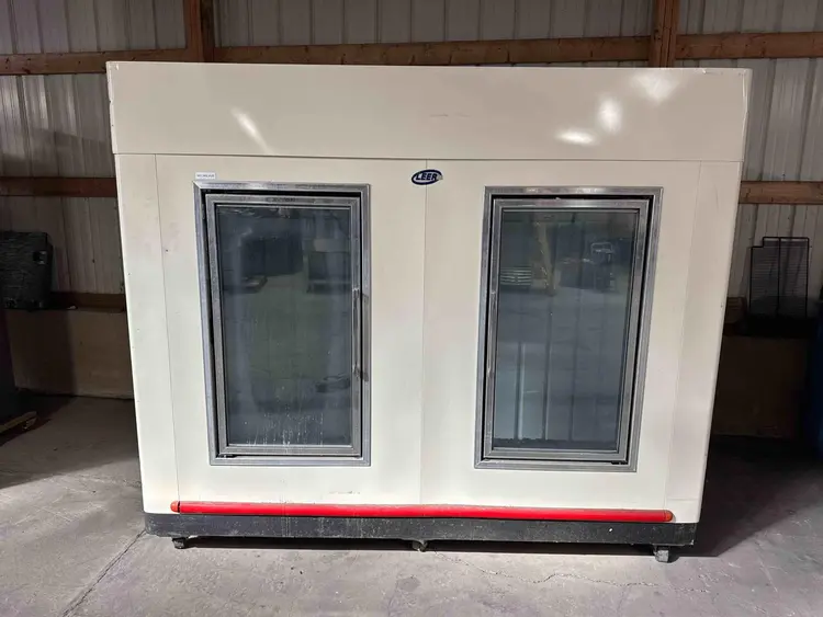 Used Leer Used 94" Leer P100AG Reach In Indoor Ice Merchandiser Freezer 2 Glass Doors 120V Display Freezers Illinois US | Falcon Restaurant Supply #1375704