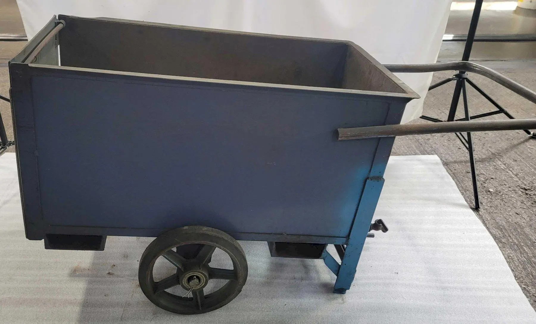 1/4 Cu Yd Hopper with 12" Wheels