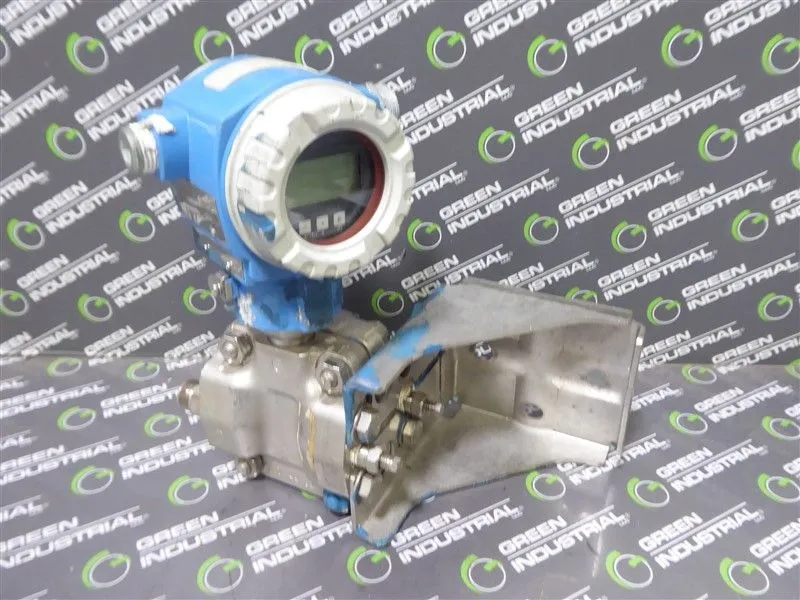 Endress+Hauser PMD70-ABC7FBDDAU Deltabar S Pressure Transmitter w/Bracket Used