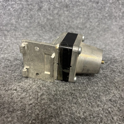 Used Johnson Controls R-3030-I Relays & Switches California US | Davliegogo LLC #1708075