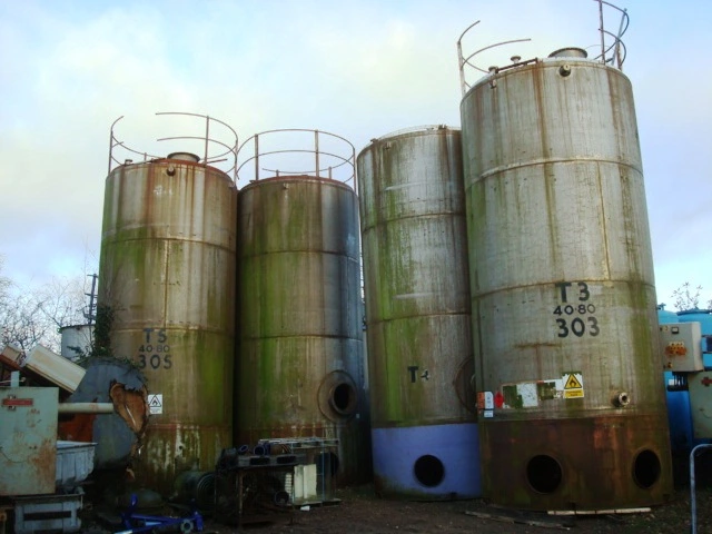 45,000L S/S Vertical Enclosed Tank
