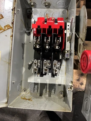 EATON 30AMP FUSIBLE DISCONNECT